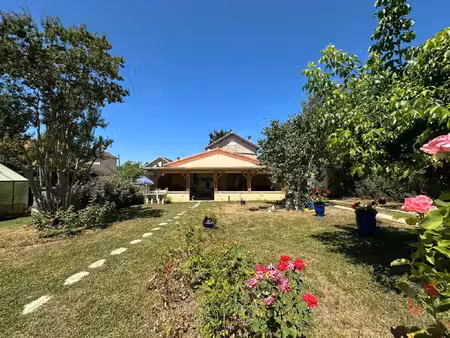 propriété en pierre avec extension récente