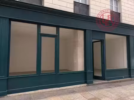 location commerce paris 75004 32m²