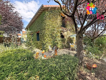 a vendre - riorges - maison avec deux chambres  garage et terrain clos