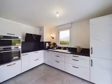 t4 récent de 76 m2 avec balcon  cave et vue dégagée la rav