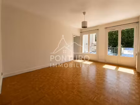 appartement t5 rénové de 100 m² avec garage  cave et balcon