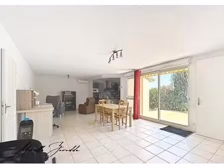 jonquieres saint vincent villa  résidence sécurisée de 91m² avec terrasse et parking