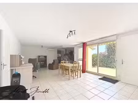 jonquieres saint vincent villa  résidence sécurisée de 91m² avec terrasse et parking