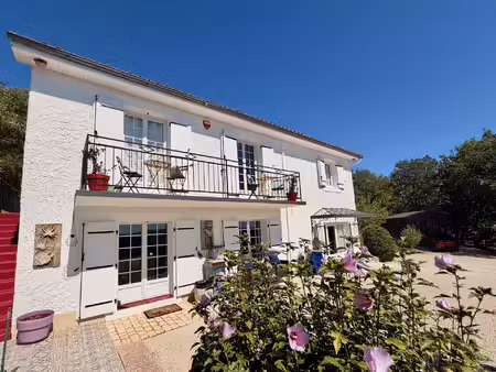 maison de 4 chambres avec piscine chauffée et vue panoramique sur la vallée de la...