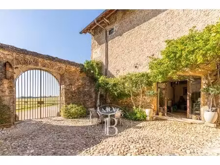une maison d’aujourd’hui dans un lieu chargé d’histoire