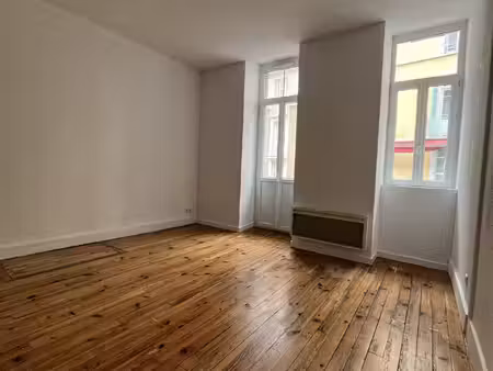location d'un appartement de 3 pièces (60 m2) à lourdes