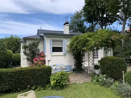à vendreune maison de vacances près de la mer.