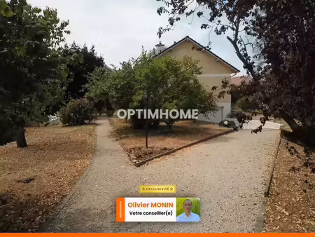 au calme et sans vis à vis  au cœur de domois  maison de caractère avec grand terrain