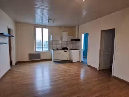 lagor : appartement 3 pièces (66 m²) à louer