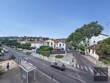 hyères - appartement t2 avec terrasse et parking couvert