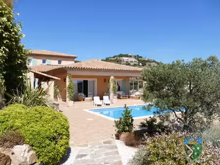 villa mediterraneenne avec piscine vue panoramique et grand garage a la londe les maures -