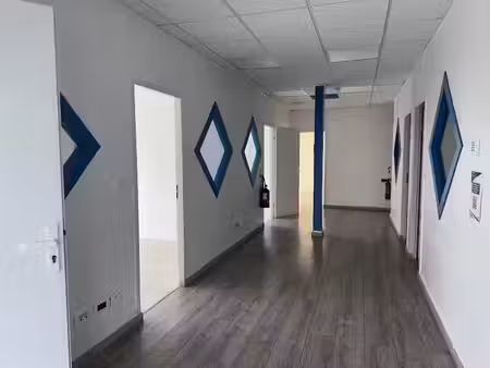 location locaux professionnels 7 pièces 133 m² à baie mahault (97122)  2 424 €