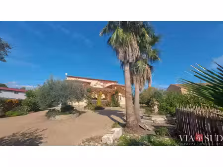 spacieuse maison de 230 m² sur un terrain de 1 383 m² piscinable  avec un grand garage