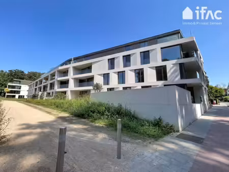 appartement de luxe avec 2 terrasses et vue sur l'étang
