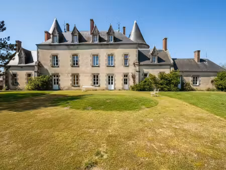 château d'exception des xve et xixe siècles domaine de 108 hectares  monument historique .
