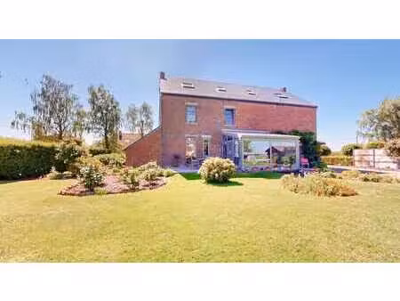 belle grande maison de caractere avec beaucoup de potentiel