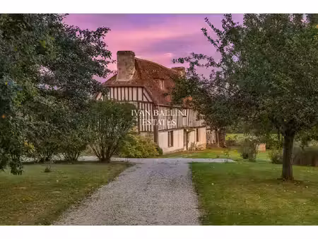 maison de luxe à vendre à camembert