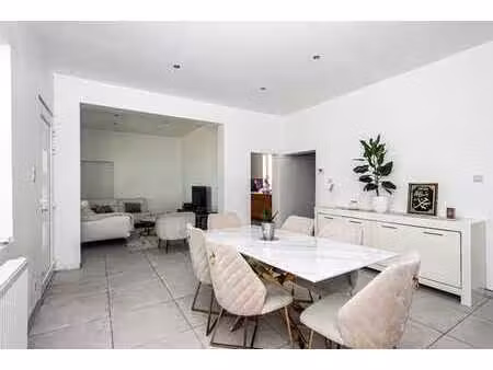 jolie maison rénovée avec garage