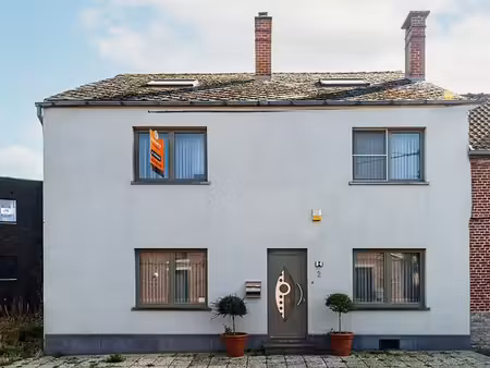 maison 3 façades de 4 chambres avec garage et jardin!