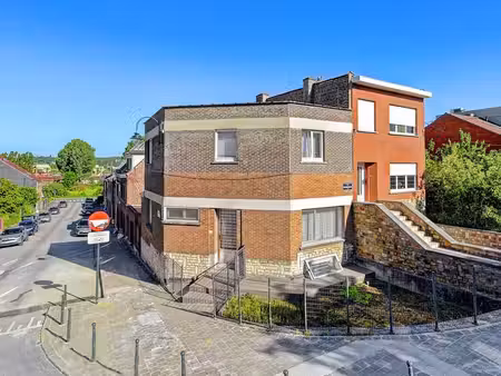 grande maison prête à aménager avec deux parkings