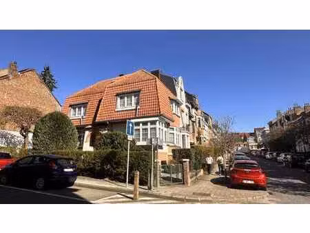 charmante 3-faç de style art déco avec 3ch. garage et jardin