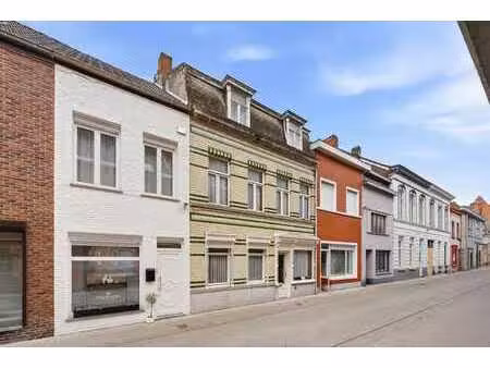 maison de caractère à proximité du marché d'eeklo.