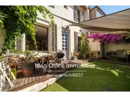 maison de luxe à vendre dans le quartier sainte marguerite