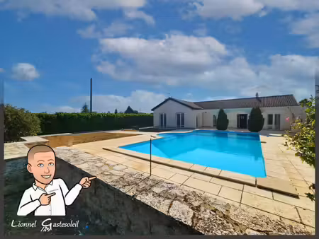 maison à vendre de plain pied 3 chambres double garage et piscine sur la commune de pineui