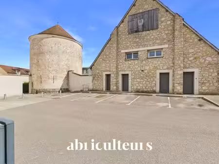 appartement t2 de caractère rénové avec terrasse et jardin – résidence de standing à...