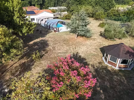 vente maison 13 pièces 371 m² à grézac (17120)  749 000 €