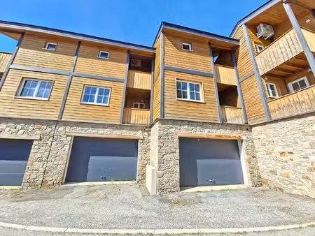 les angles  chalet individuel avec grand garage et terrasses