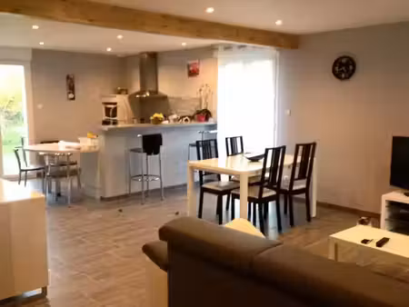 location maison 4 pièces 80 m² à les églisottes-et-chalaures (33230)