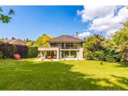 maison d'architecte serra di migni  en lisière de fôret
