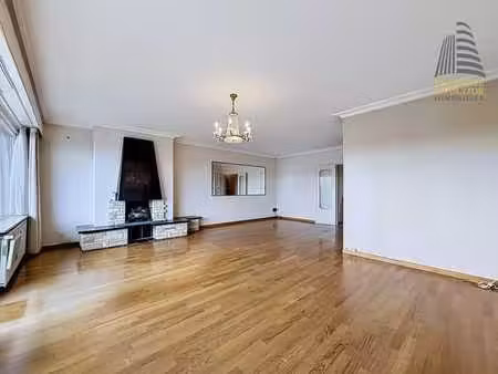 magnifique appartement 3 chambres avec terrasse + garage !!