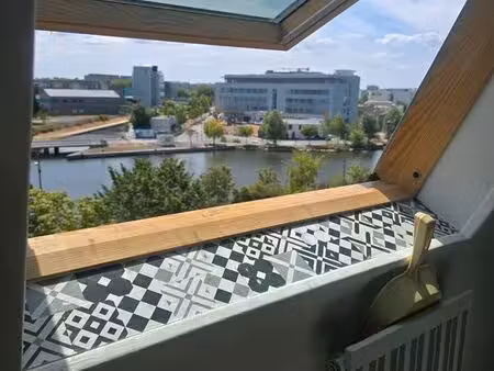 studio meublé 26 m² – vue canal – parking + cave – caen