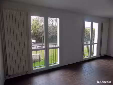 studio avec parking privé
