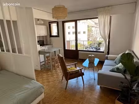 studio meublé parking balcon