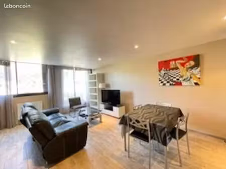 bastia – t1 de 43 m² aménagé en t2 – meublé  rdc  chambre indépendante 
