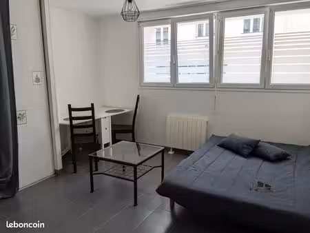 studio meublé au rez-de-chaussée - rue de merville  lorient - dpe d - disponible immédiate
