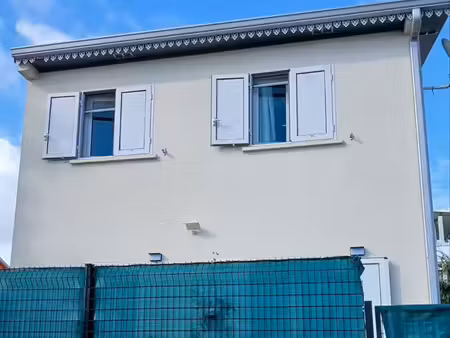 maison à bagatelle  ste suzanne