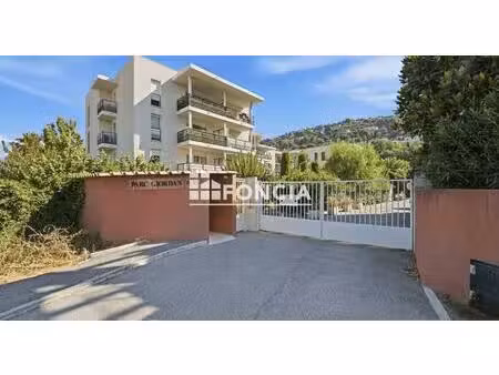 nice - saint isidore - t3 de 53m² avec terrasse et parking