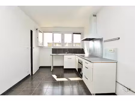 appartement 3 pièces de 73 m² - balcon  parking et cave - amouroux