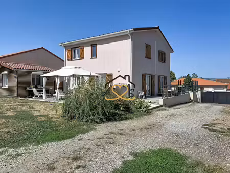 maison familiale avec annexes - reignat 63160