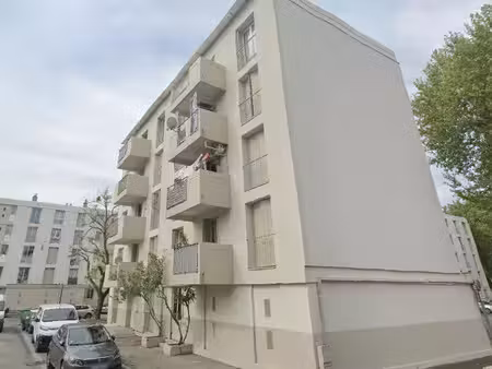 location appartement 4 pièces 65 m² à avignon (84000)
