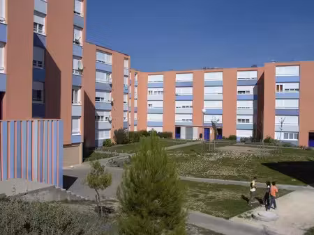location appartement 3 pièces 67 m² à valréas (84600)