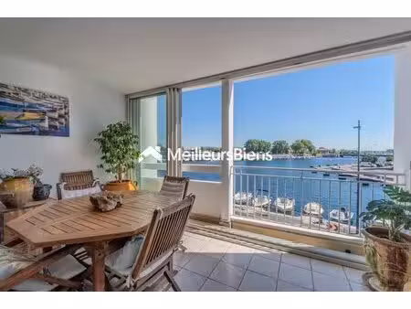 sète  centre appartement 2 chambres de 96 85 m² avec vue sur quai !