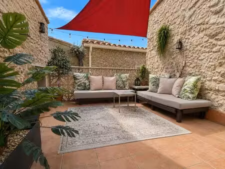 2 maisons reliées par une terrasse