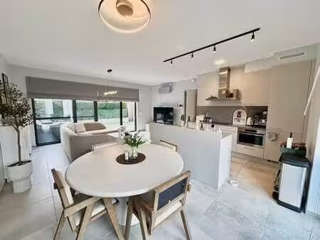 appartement met 3 slaapkamers & autostaanplaats