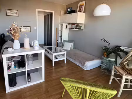 t1 28m2 pellegrin avec terrasse  parking et cave