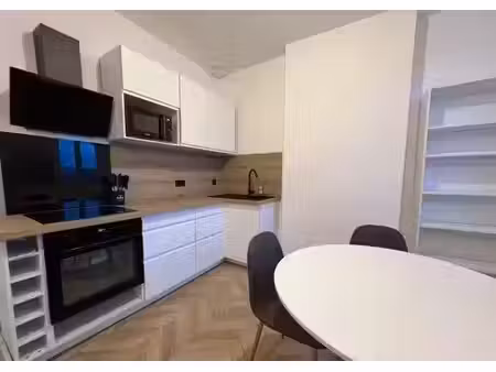 location meublée appartement 2 pièces 42 m² à marseille 1er (13001)  980 €